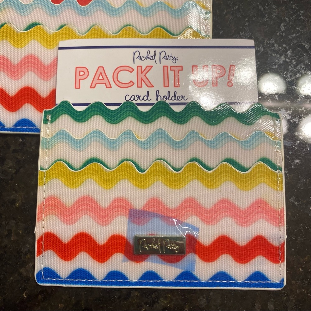 NWT Packed Party Making Waves Scalloped Cardholder